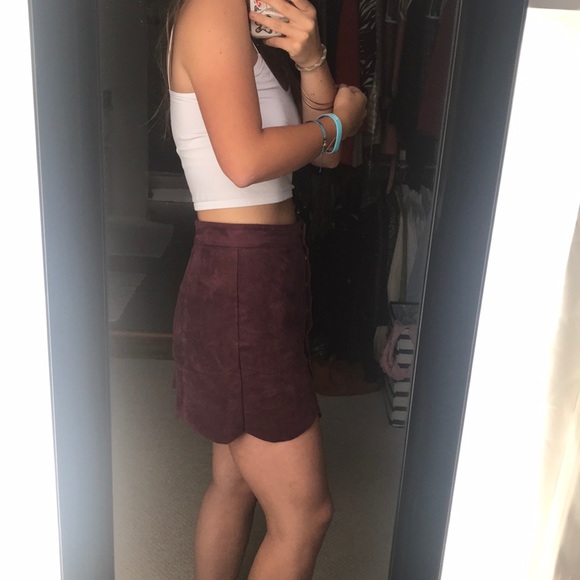 AEO Faux Suede Snap Front Scalloped Mini Skirt - Picture 5 of 5